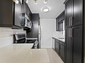 633 S Royal Poinciana Blvd in Miami Springs, FL - Building Photo