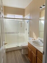 1318 Moonflower Ct in Patterson, CA - Foto de edificio - Building Photo