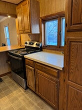 18 1/2 Mettowee St, Unit Apt B in Granville, NY - Building Photo - Building Photo