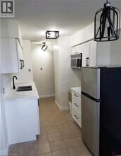 163 Chandler Dr in Kitchener, ON - Building Photo - Building Photo