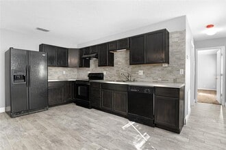 704 Grape Ave in St. Cloud, FL - Building Photo - Building Photo