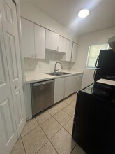 828 Sky Lake Cir in Orlando, FL - Foto de edificio - Building Photo