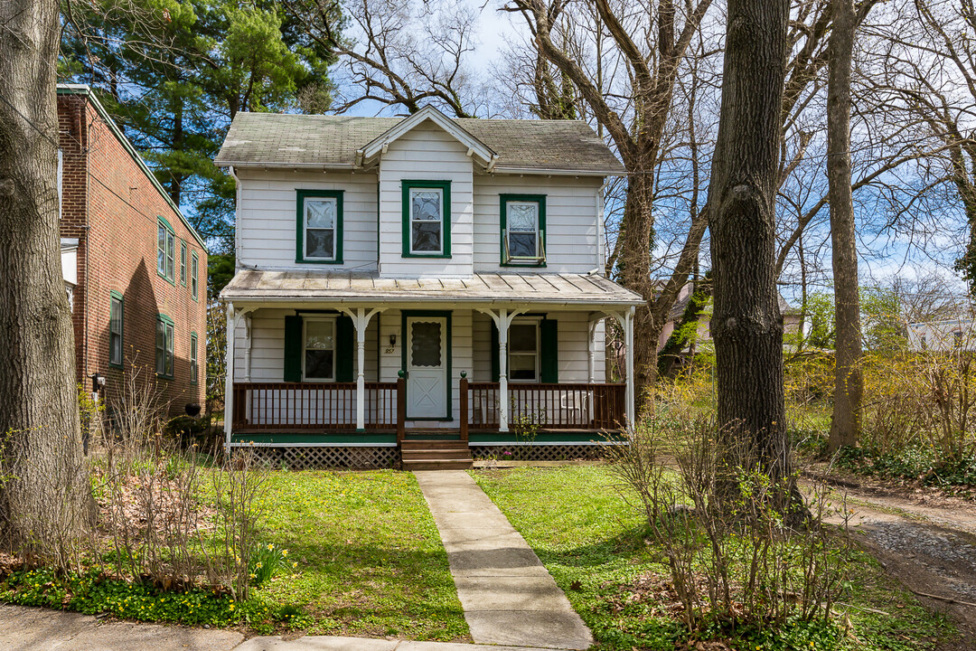 957 Glenbrook Ave in Bryn Mawr, PA - Building Photo