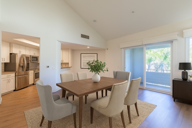 4701 Date Ave, Unit 409 in La Mesa, CA - Building Photo - Building Photo