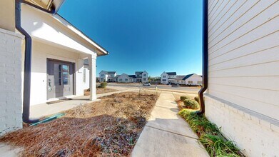 Spacious and Well Maintained 3 Bedroom Townhome in Woodward Oaks in Auburn, AL - Building Photo - Building Photo