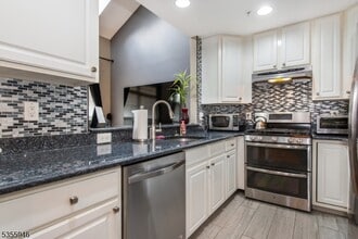 129 Rock Creek Dr in Clifton, NJ - Building Photo - Building Photo