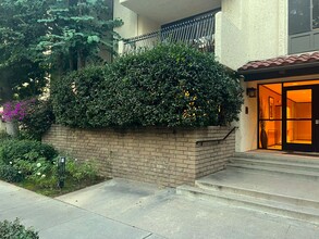 439 S Catalina Ave, Unit 101 in Pasadena, CA - Foto de edificio - Building Photo