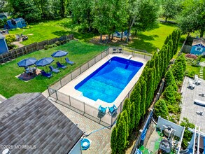 1007 Shore Rd in Spring Lake, NJ - Foto de edificio - Building Photo