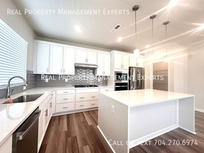 112 Atterberry Aly in Charlotte, NC - Foto de edificio - Building Photo