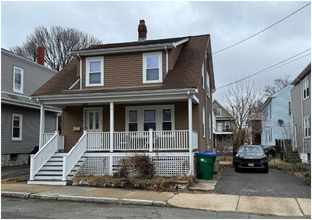 65 Auburn St, Unit 2 in Medford, MA - Foto de edificio - Building Photo