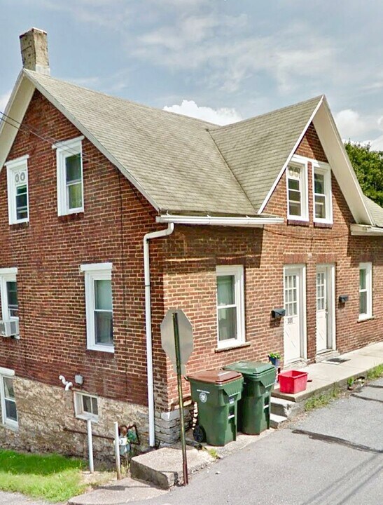 301-303 E Pike St in Bellefonte, PA - Building Photo