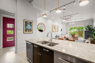 2013 Ashby Ave in Austin, TX - Building Photo - Building Photo