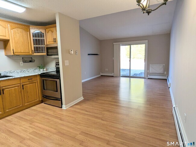 50 E Hill Rd in Canton, CT - Building Photo - Building Photo