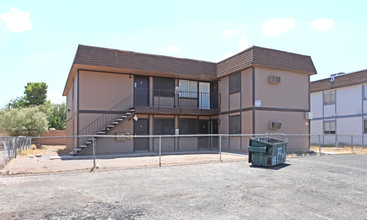 302 Eastminister Ct in Henderson, NV - Building Photo - Building Photo