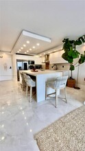 345 Ocean Dr in Miami Beach, FL - Building Photo - Building Photo