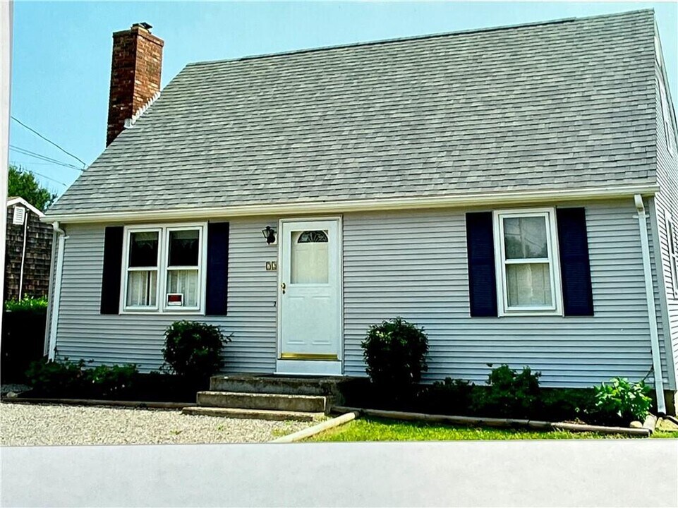 72 Elm Rd in Charlestown, RI - Building Photo