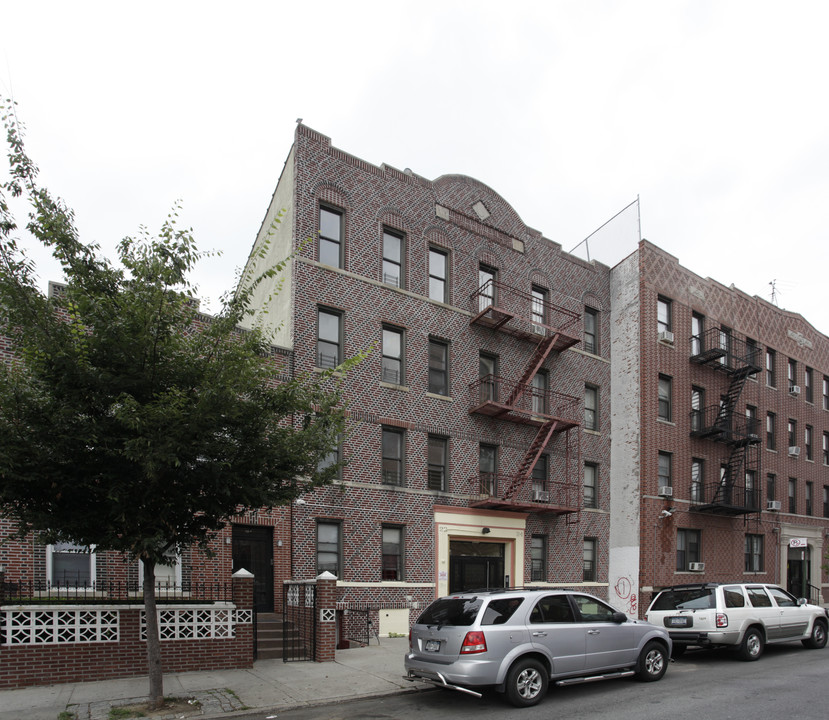 22-24 E 96th St in Brooklyn, NY - Building Photo