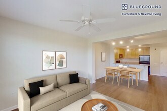 1099 Admiral Ct in San Bruno, CA - Foto de edificio - Building Photo