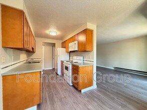 938 N 100th St in Seattle, WA - Building Photo - Building Photo