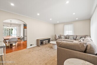 8 Nolan Dr in West Long Branch, NJ - Building Photo - Building Photo