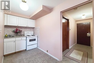 412 Horner Ave in Toronto, ON - Building Photo - Building Photo