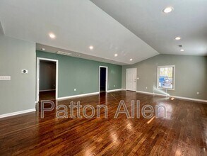 19 Chapel Park Pl in Asheville, NC - Building Photo - Building Photo