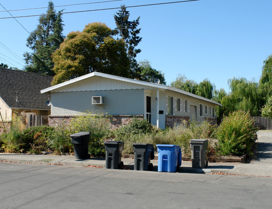 4011 Princeton Dr in Santa Rosa, CA - Building Photo