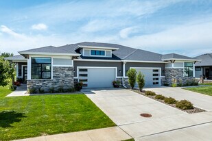 Indi Run Townhomes in Waukee, IA - Building Photo
