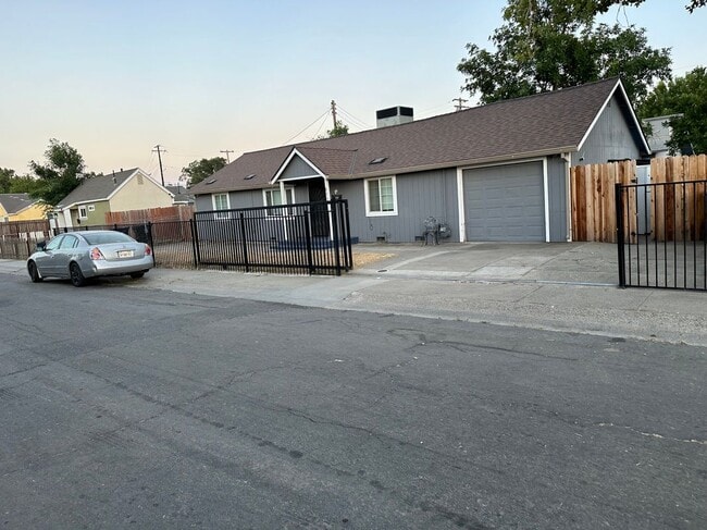 property at 672 Las Palmas Ave