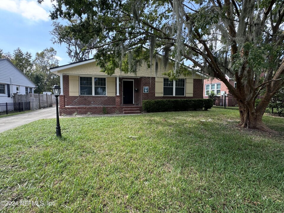 2768 Southwood Ln in Jacksonville, FL - Building Photo