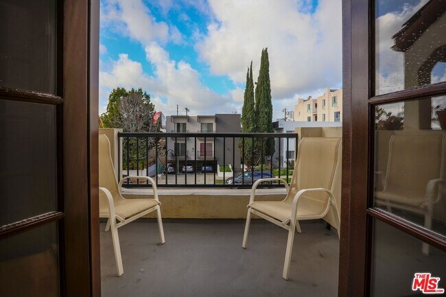 806 N Alfred St in Los Angeles, CA - Building Photo - Building Photo