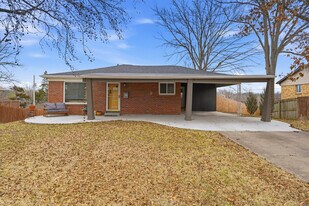 208 Westridge Dr in Columbia, MO - Building Photo