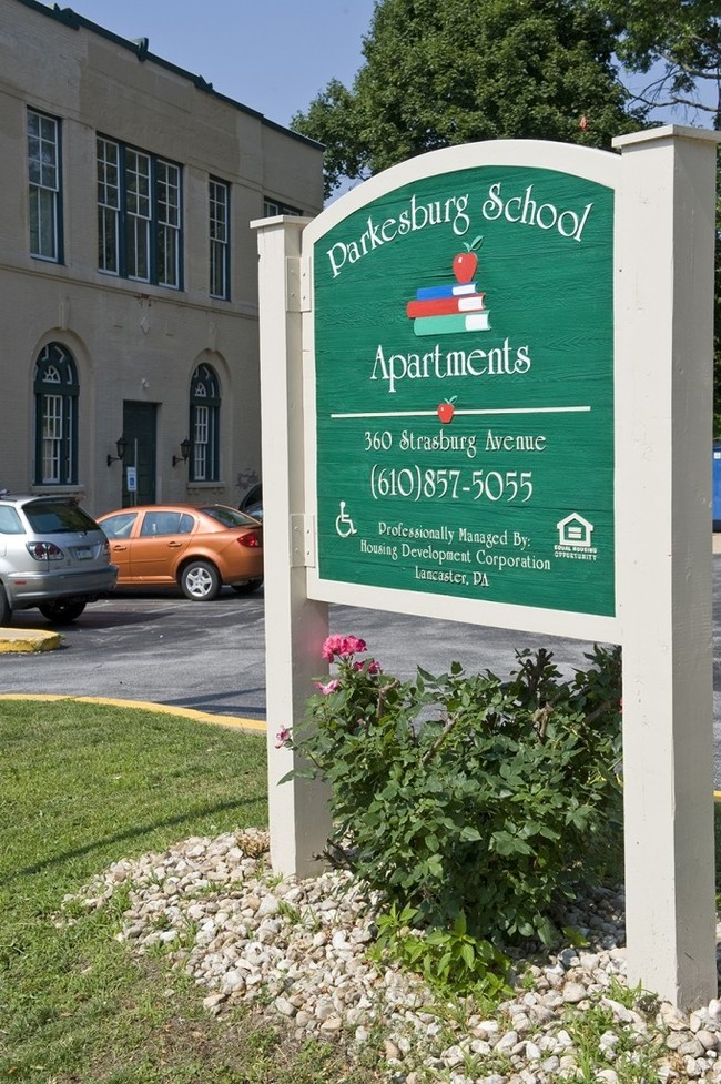 Parkesburg School Apartments in Parkesburg, PA - Foto de edificio - Building Photo