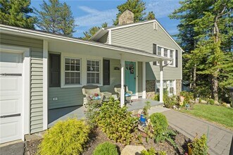 181 Highland Ave in Warwick, RI - Building Photo - Building Photo