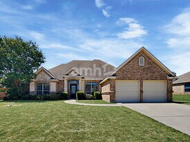 337 Stanley Dr in Aubrey, TX - Building Photo