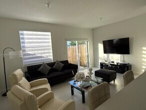 2894 SE 26th Ter in Homestead, FL - Building Photo - Building Photo