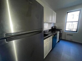74-10 35th Ave in Queens, NY - Building Photo