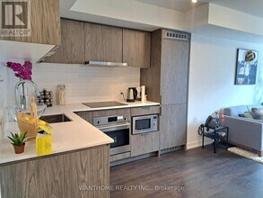 60 Shuter St in Toronto, ON - Building Photo - Building Photo