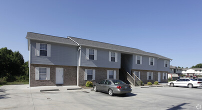 Mountain View Apartments in Madisonville, TN - Building Photo - Building Photo