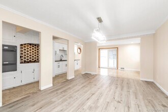 295 Plain Ct in Franklin Square, NY - Building Photo - Building Photo