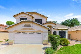 548 E Cathy Dr in Gilbert, AZ - Building Photo