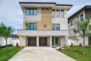 1935 Shore Acres Blvd NE in St. Petersburg, FL - Building Photo