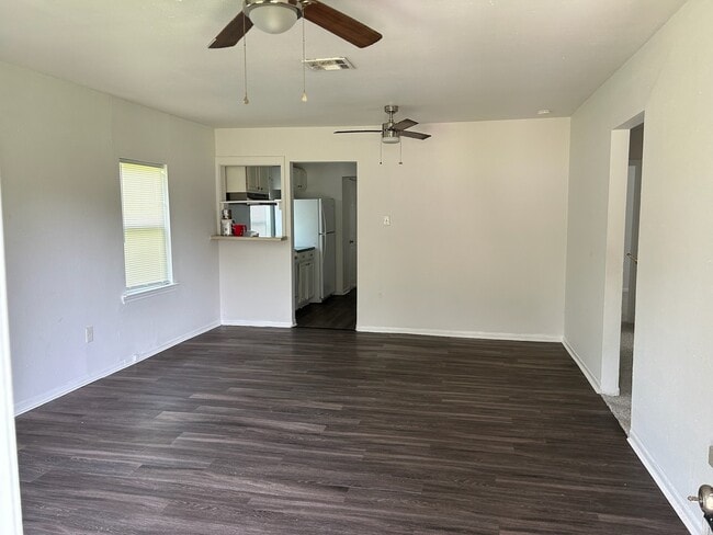 1204 10th Ave N in Texas City, TX - Building Photo - Building Photo