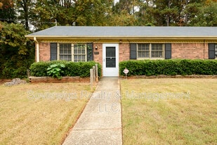 355 Haymarket Ln in Lawrenceville, GA - Building Photo