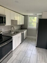 2 Marvin Ave in Franklin, MA - Building Photo