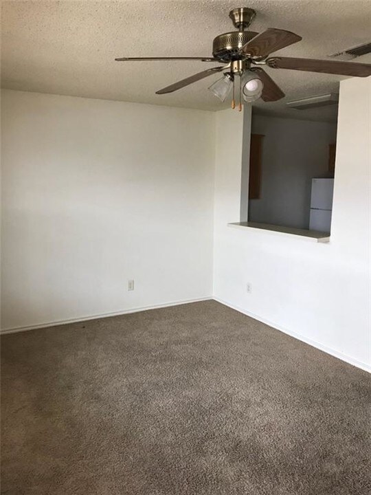 700 Hercules Ln-Unit -103 in Denton, TX - Building Photo