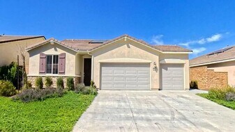 32202 Prairie Crossing Dr in Winchester, CA - Building Photo