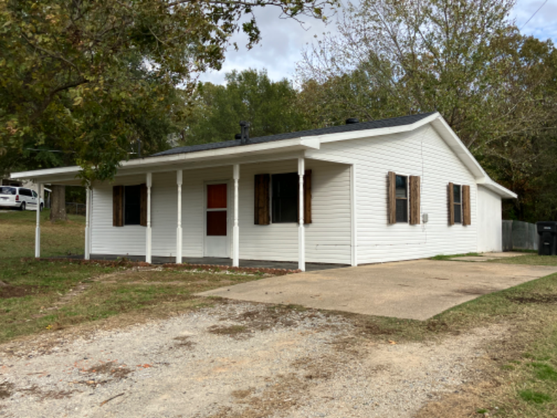 2002 Kizer Dr in Pocahontas, AR - Foto de edificio