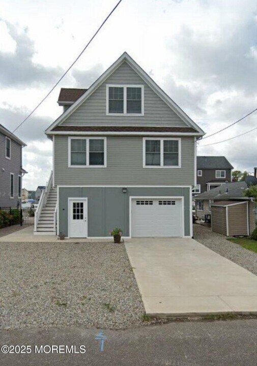 250 Butler Blvd in Berkeley Township, NJ - Building Photo