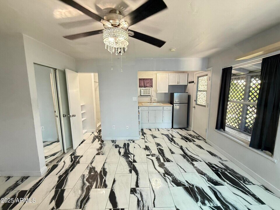 1328 E Clarendon Ave in Phoenix, AZ - Building Photo